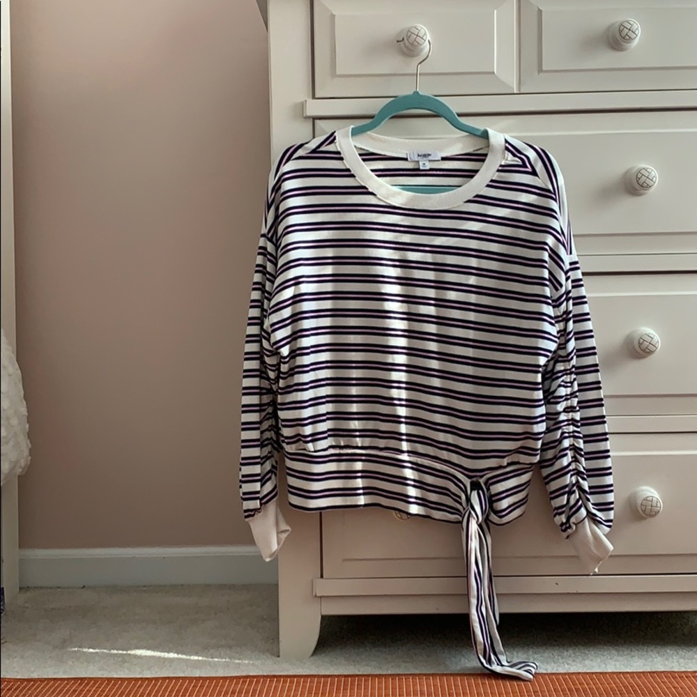 Striped crewneck w/ tie